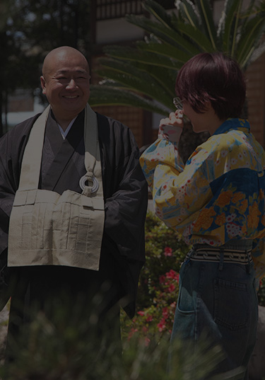 住職と参拝者